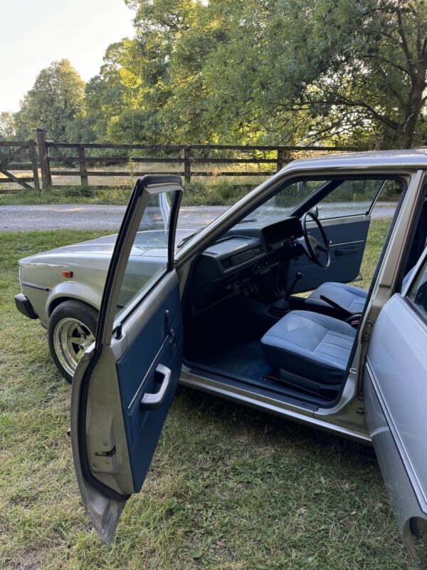 Toyota Corolla DX - Image 25
